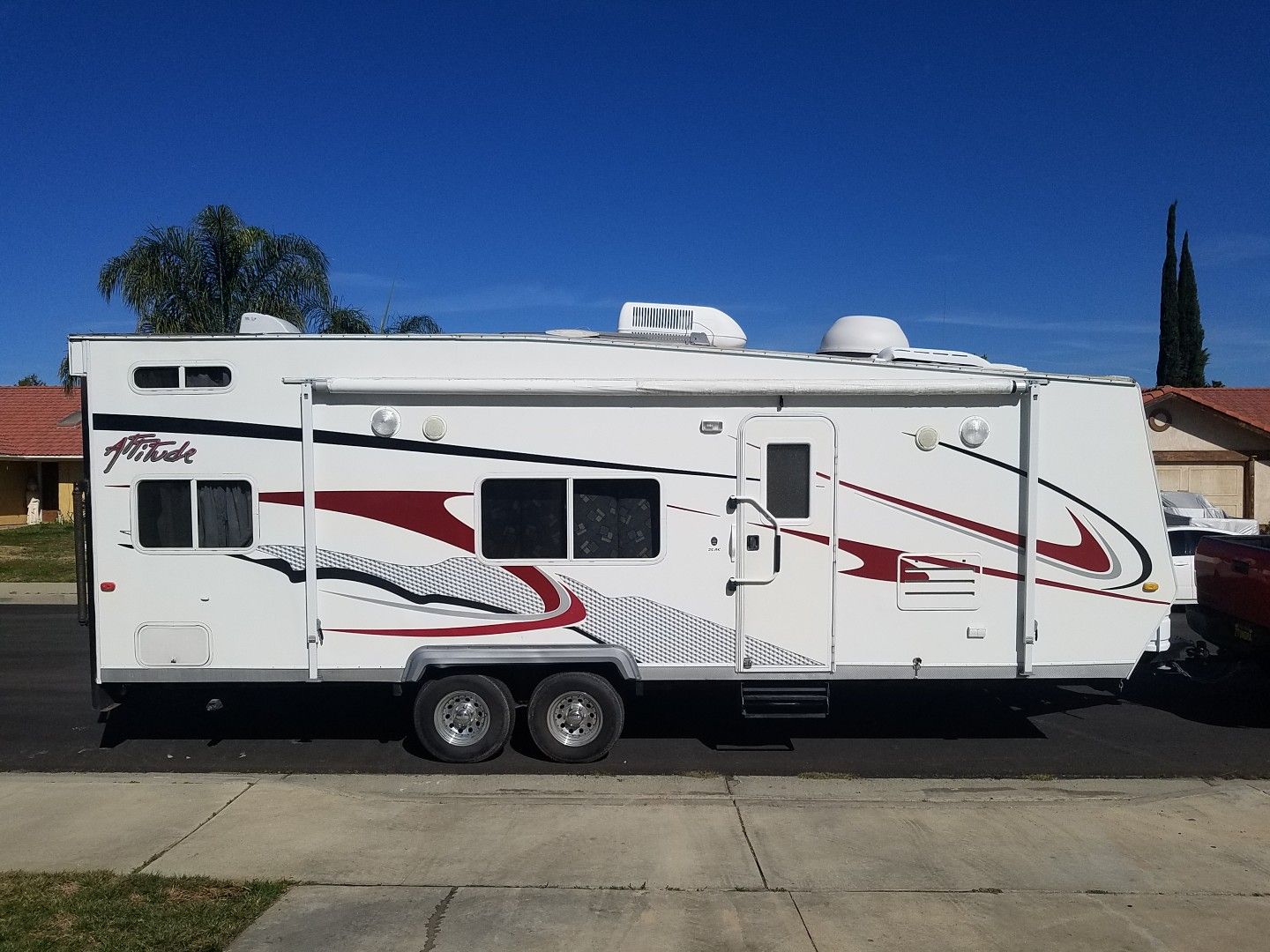 25' Attitude toy hauler fits 4 seater rzr / canam for Sale in Moreno