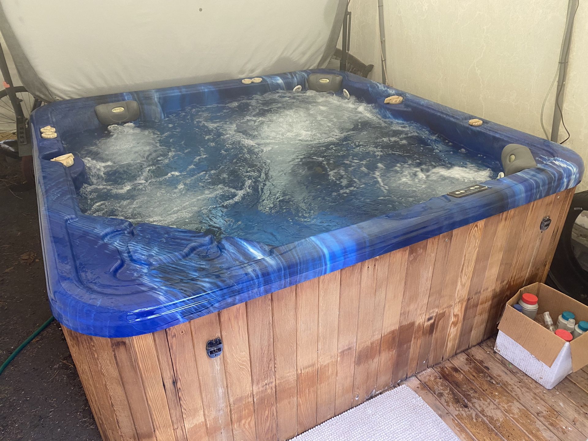 SALE PENDING Clearwater Spas Beachcraft St Andrew 7' x 7' Hot Tub Spa