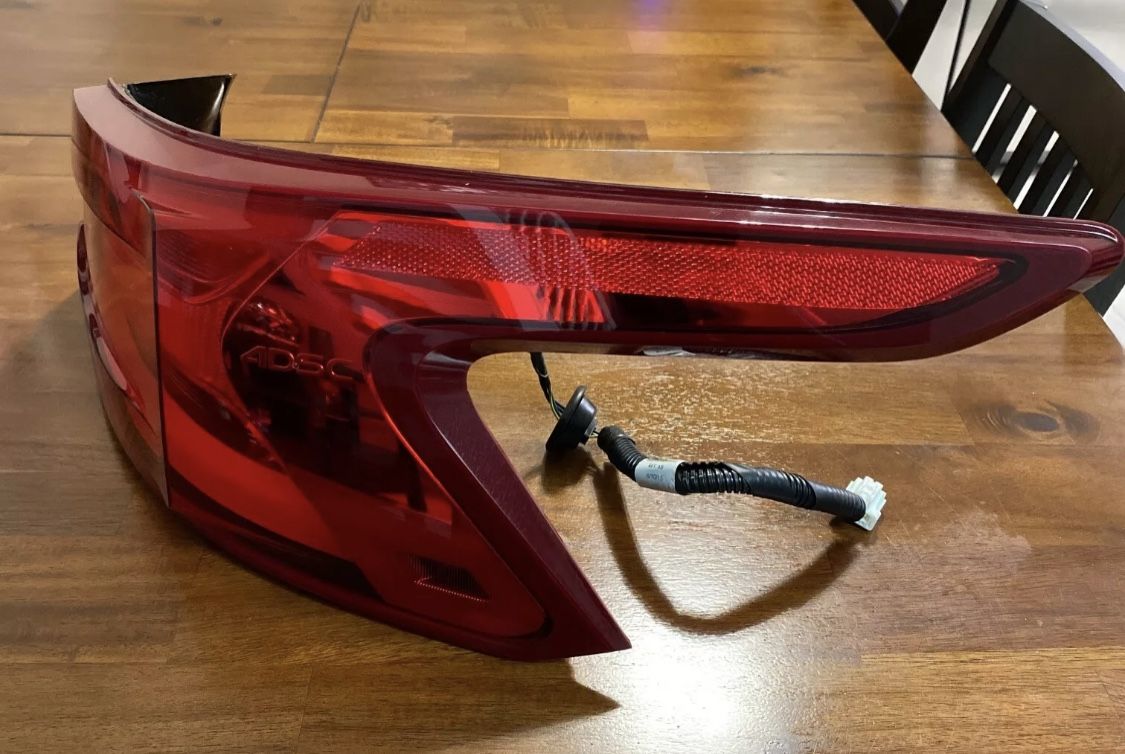 2016-2018 8th Gen Nissan Maxima Taillight