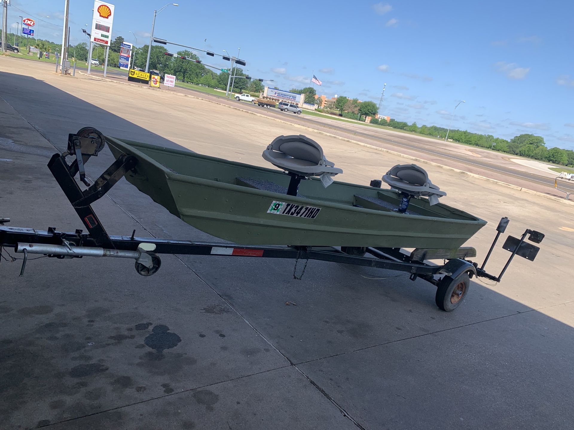 10ft john boat with trailer, trolly and 20mph motor. Clean title