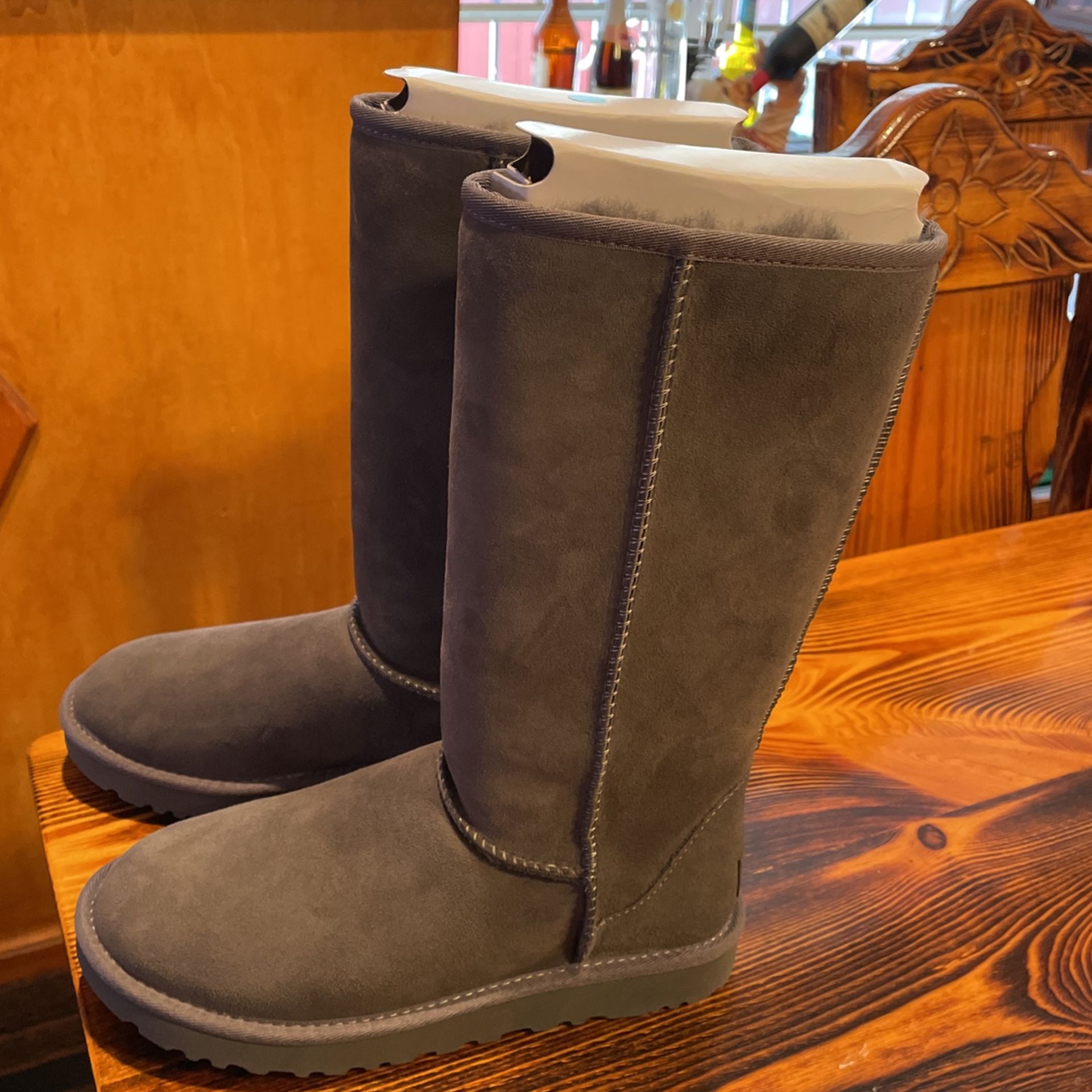 NEW GREY UGG BOOTS SIZE 7