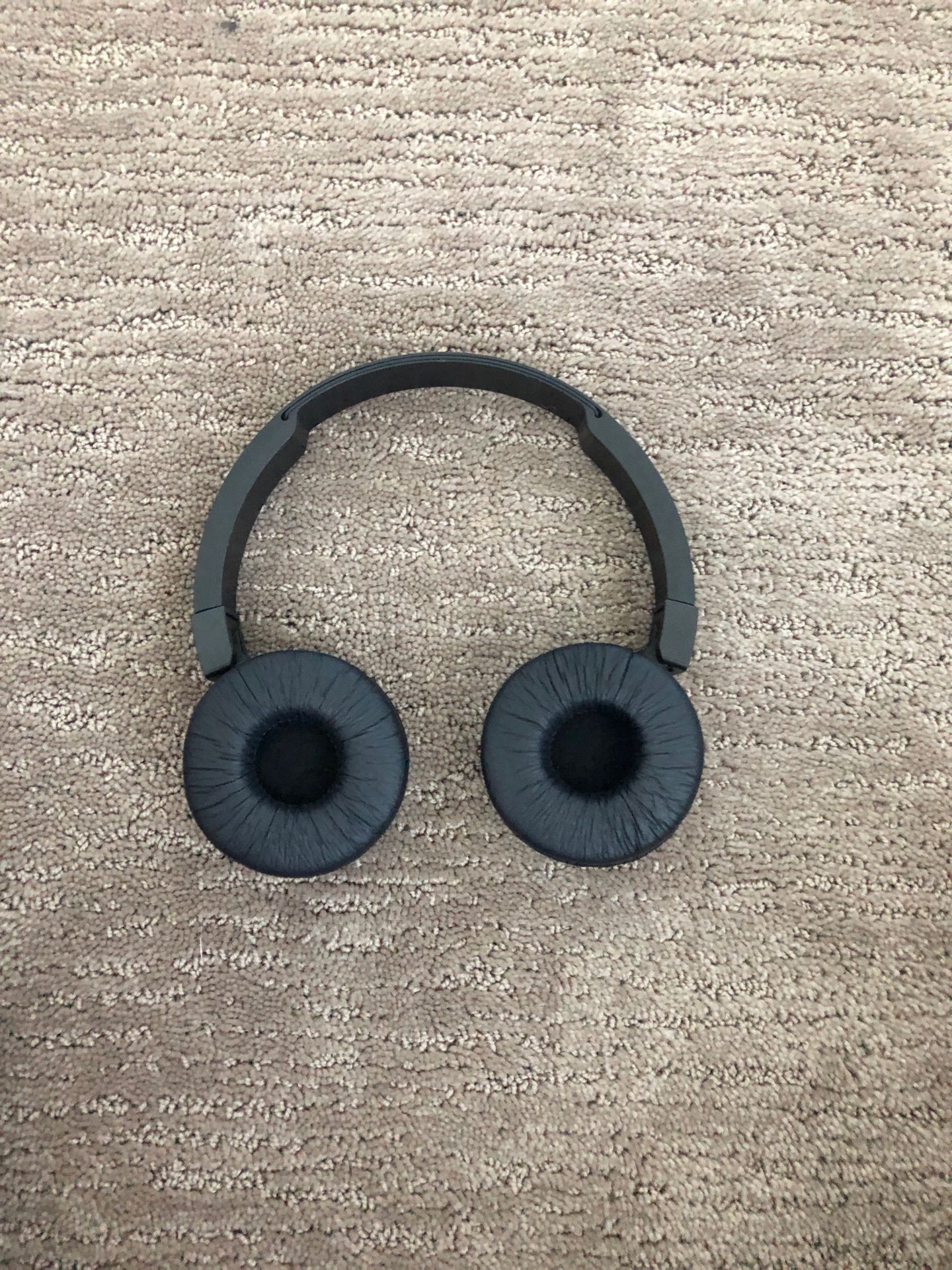 JBL On-Ear Wireless headphones (READ)