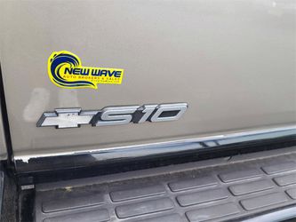 2000 Chevrolet S-10 Thumbnail