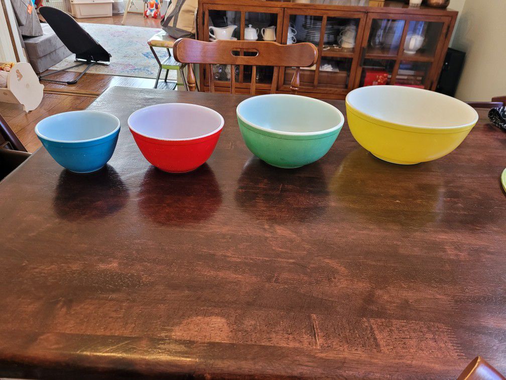 Pyrex Primary Colors Mixing Bowl Set