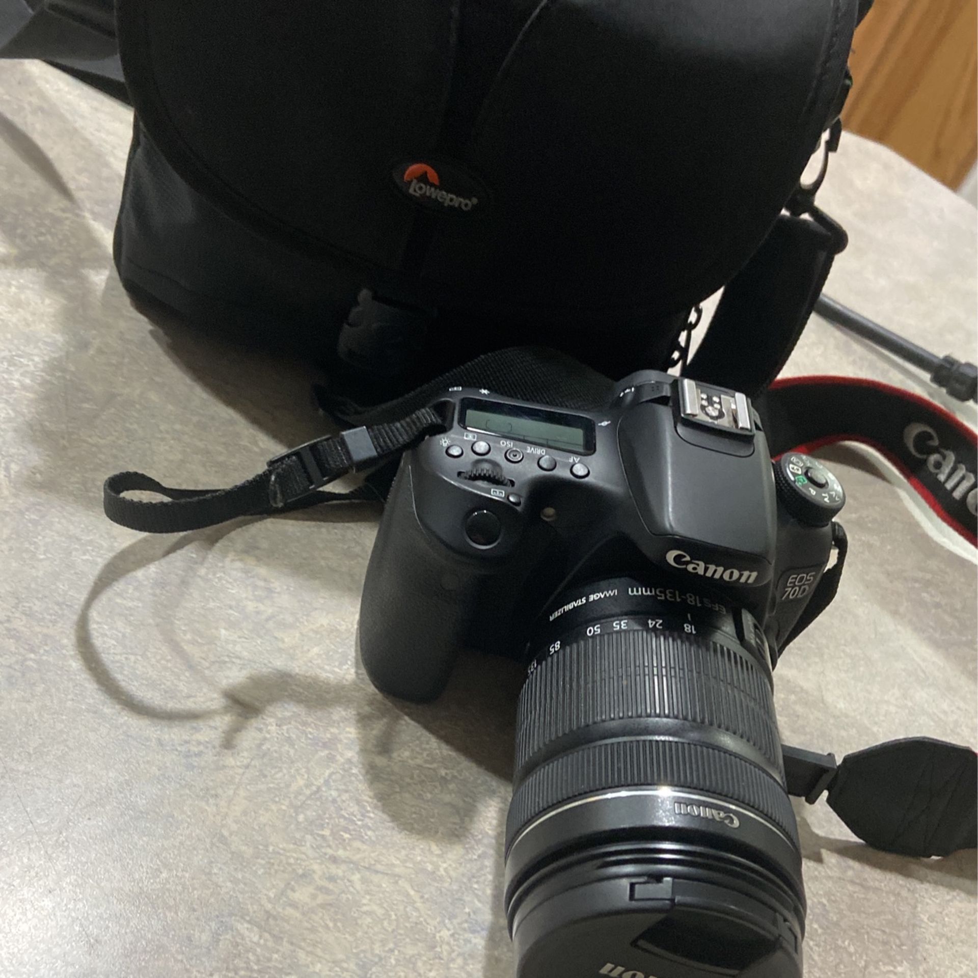 Canon EOS 70D DSLR 18-135mm lense