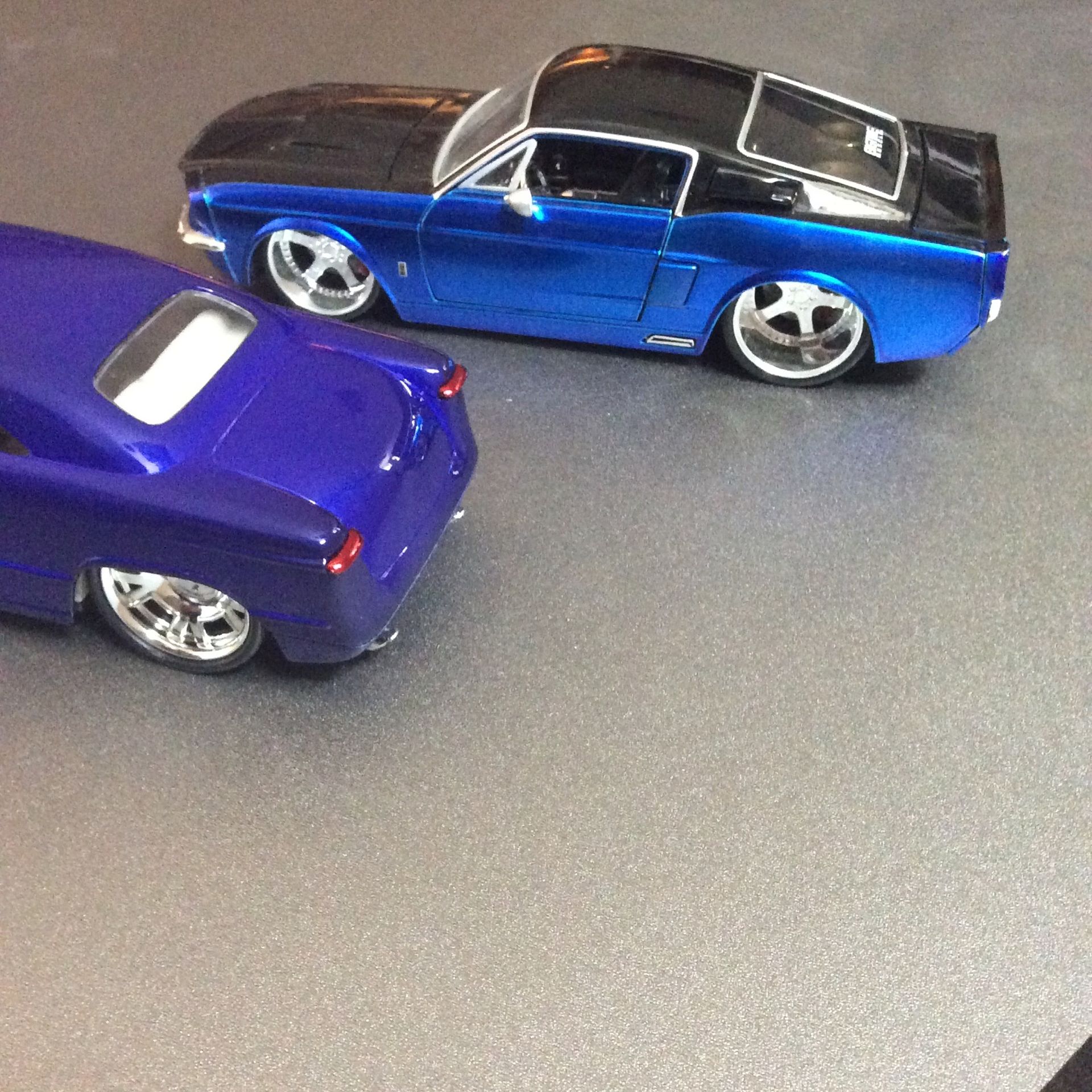 1:24 DIE-CAST Cars - Shelby GT 500KR BIG TIME MUSCLE & Custom Hawk Lloyd Studabaker