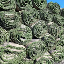 ALL GREEN USED ARTIFICIAL GRASS  / ONLY $200 PER ROLL / SYNTHETIC GRASS  Thumbnail