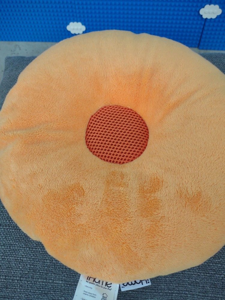 iHOME SPEAKER PILLOW - THE SPEAKER PILLOW FOR YOUR PHONE