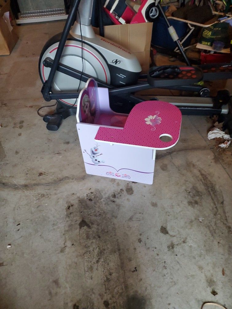 Frozen Kids Desk