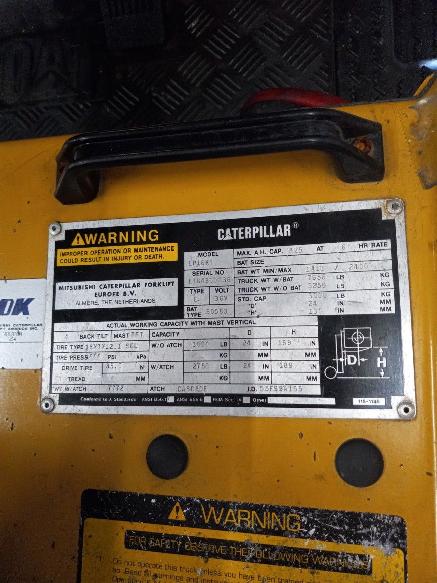 Caterpillar Electric 3K LB Capacity Forklift