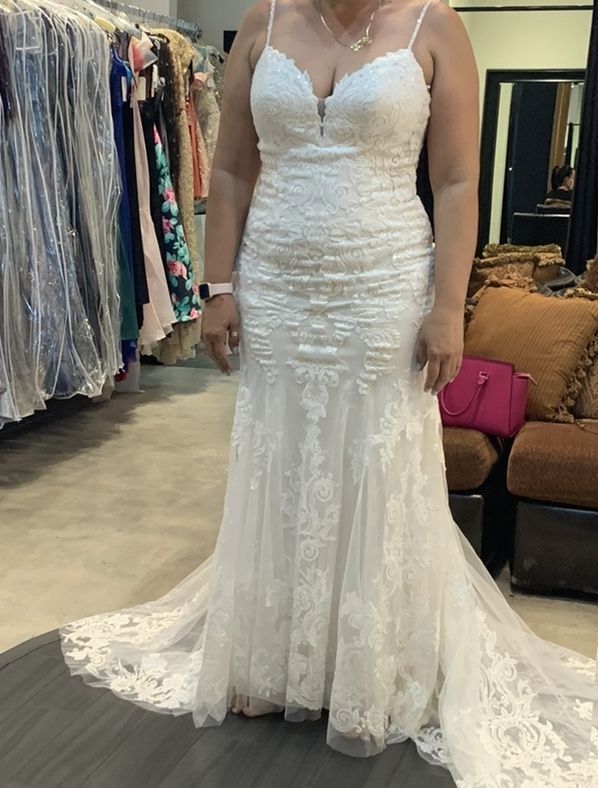 New Never Use Wedding Dress