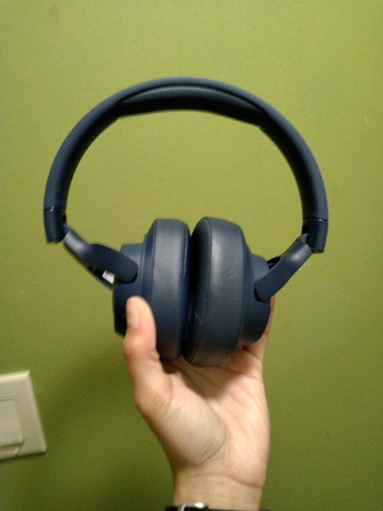 *JBL* Navy Wireless Headphones!!