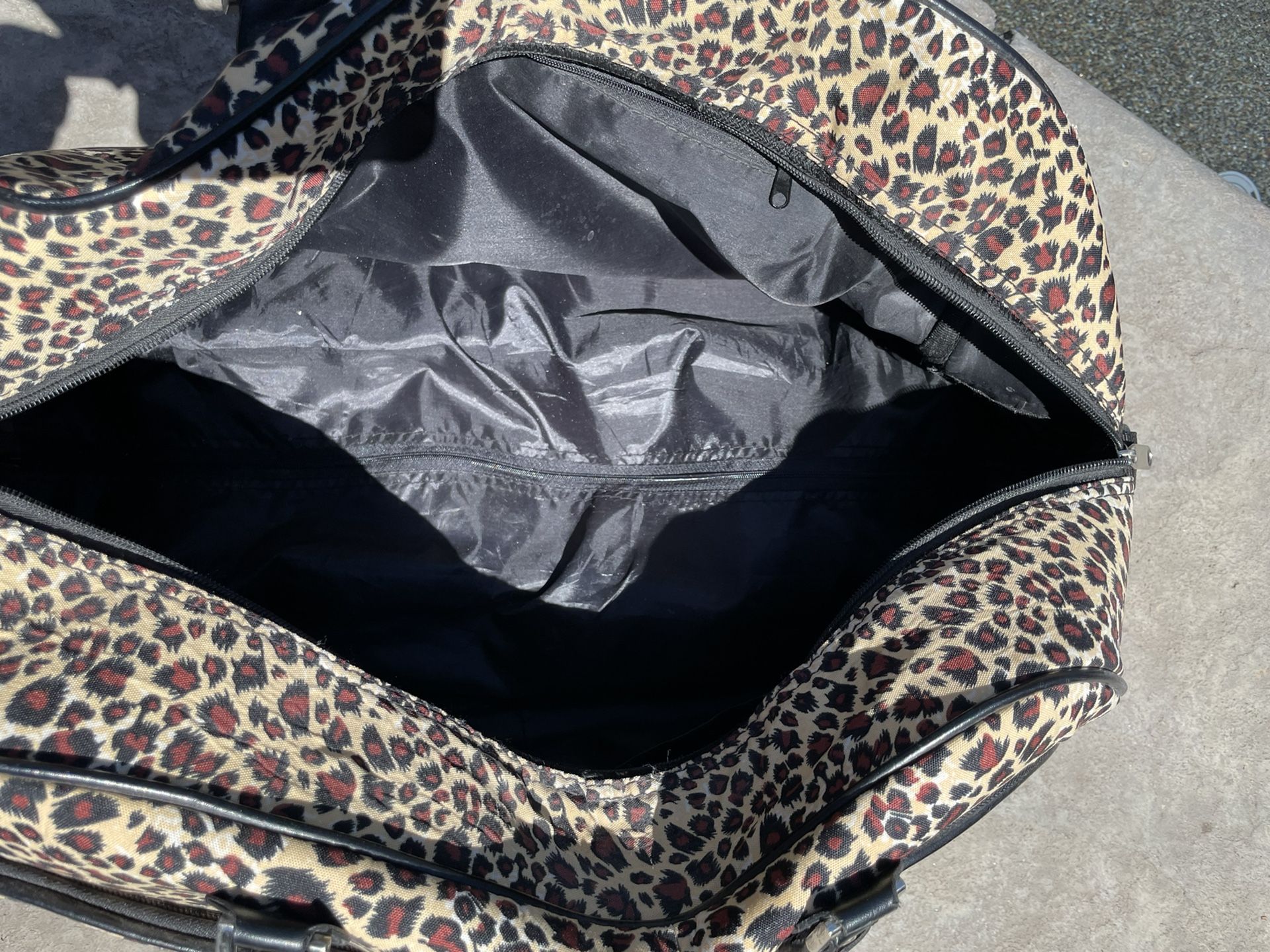 Weekend Leopard Traveling Bag