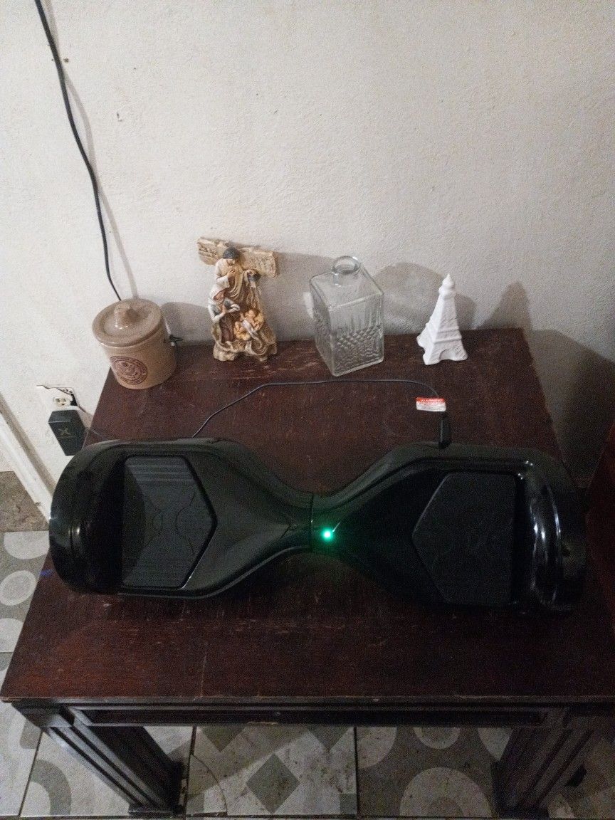 A Hover One Hoverboard In Excellent Condition With Charger