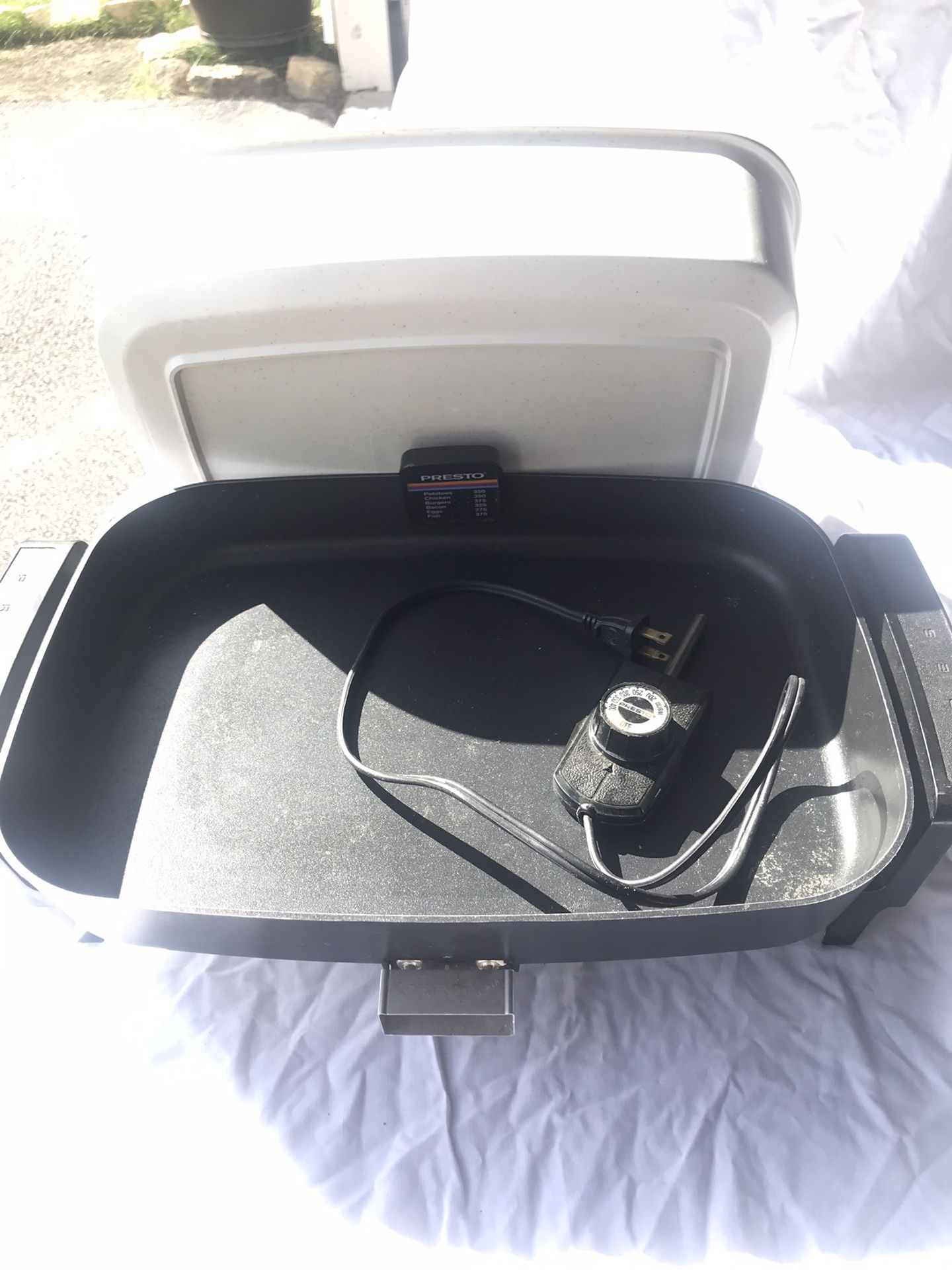 Presto Countertop ELECTRIC SKILLET Frying Pan 15” x 11” Vintage 340G WORKS GREAT