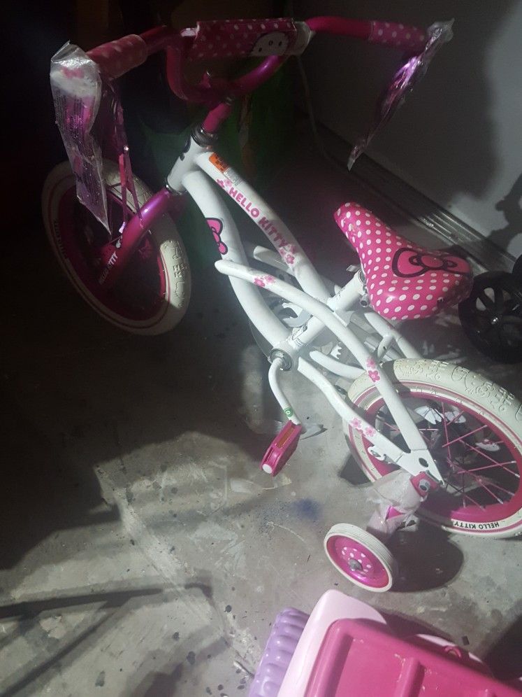 Hello Kitty Bike With Training Wheels