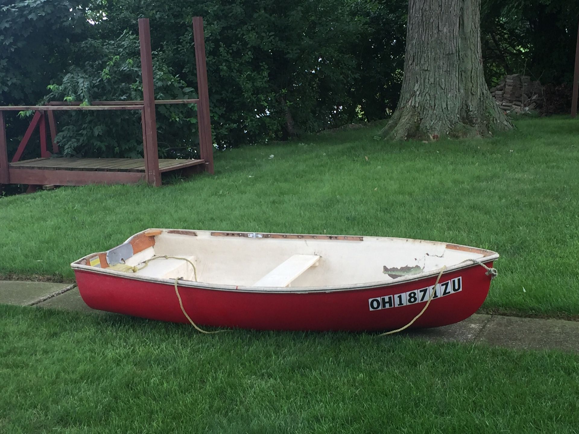 8 ft sinbad fiberglass dinghy, includes oars, new paint for inside very