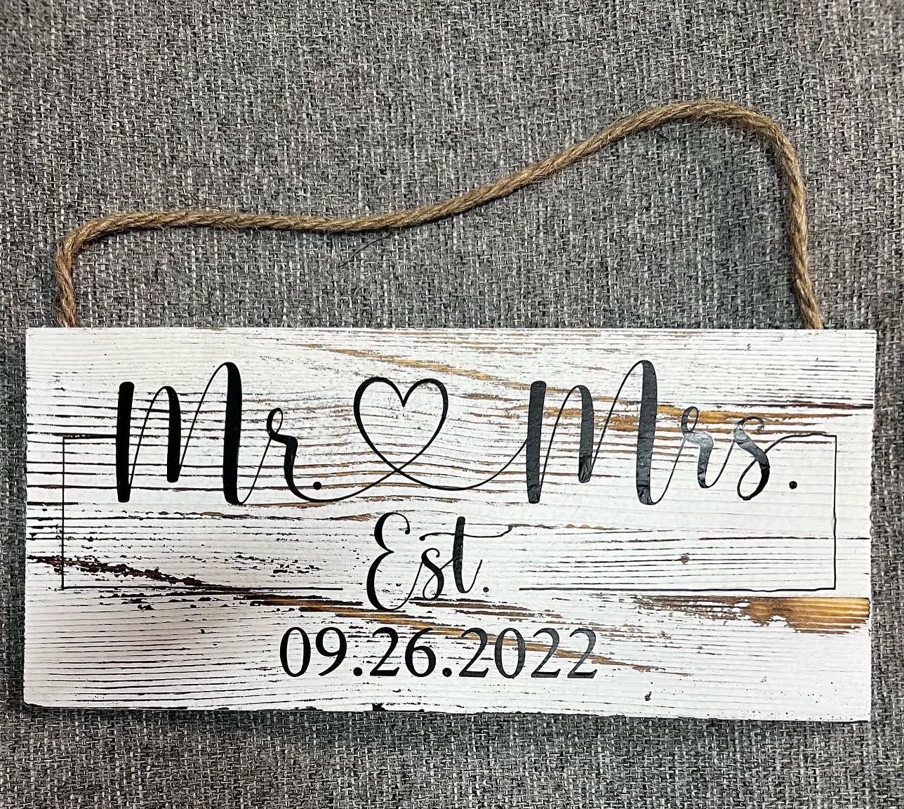 Personalized Mr & Mrs Sign