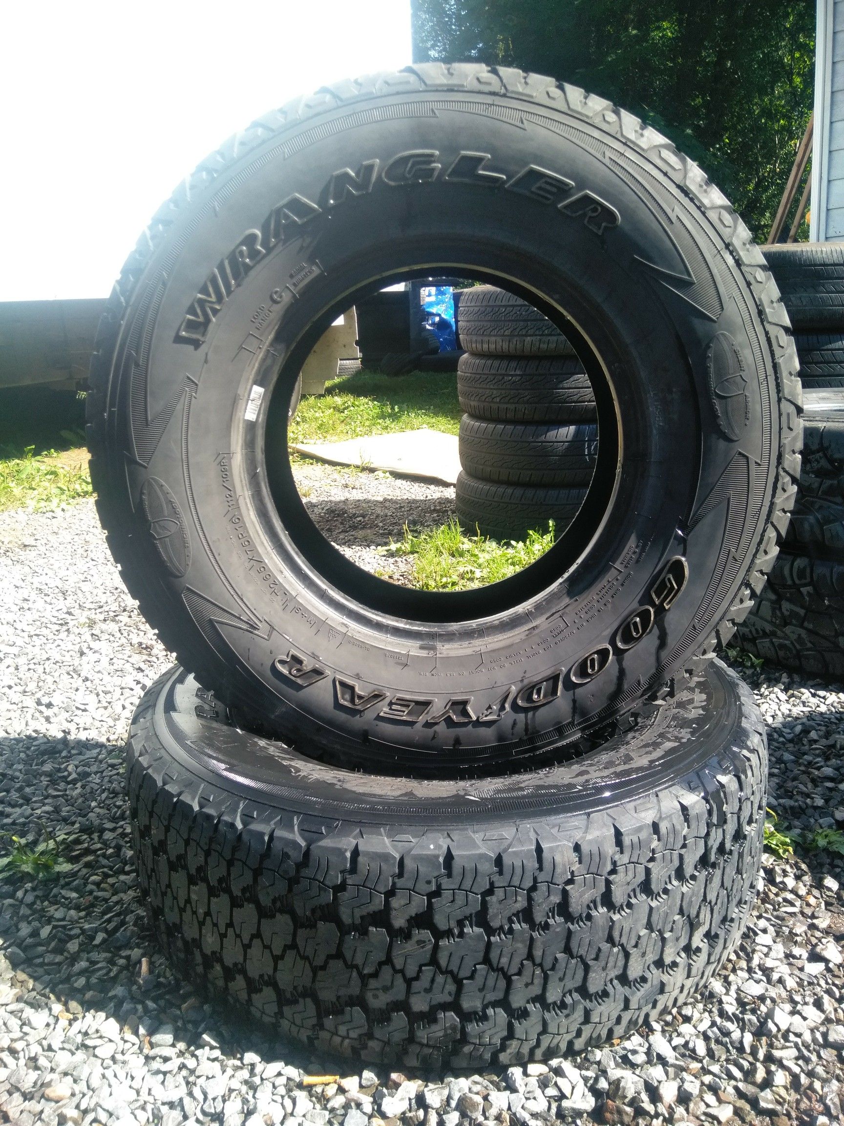 LT 265-75-16 set of 2 Goodyear Wrangler tires 265 75 16 for Sale in ...