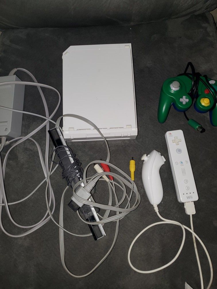Wii Games With Wii Qnd Controllers And Cords +gamecube Controller