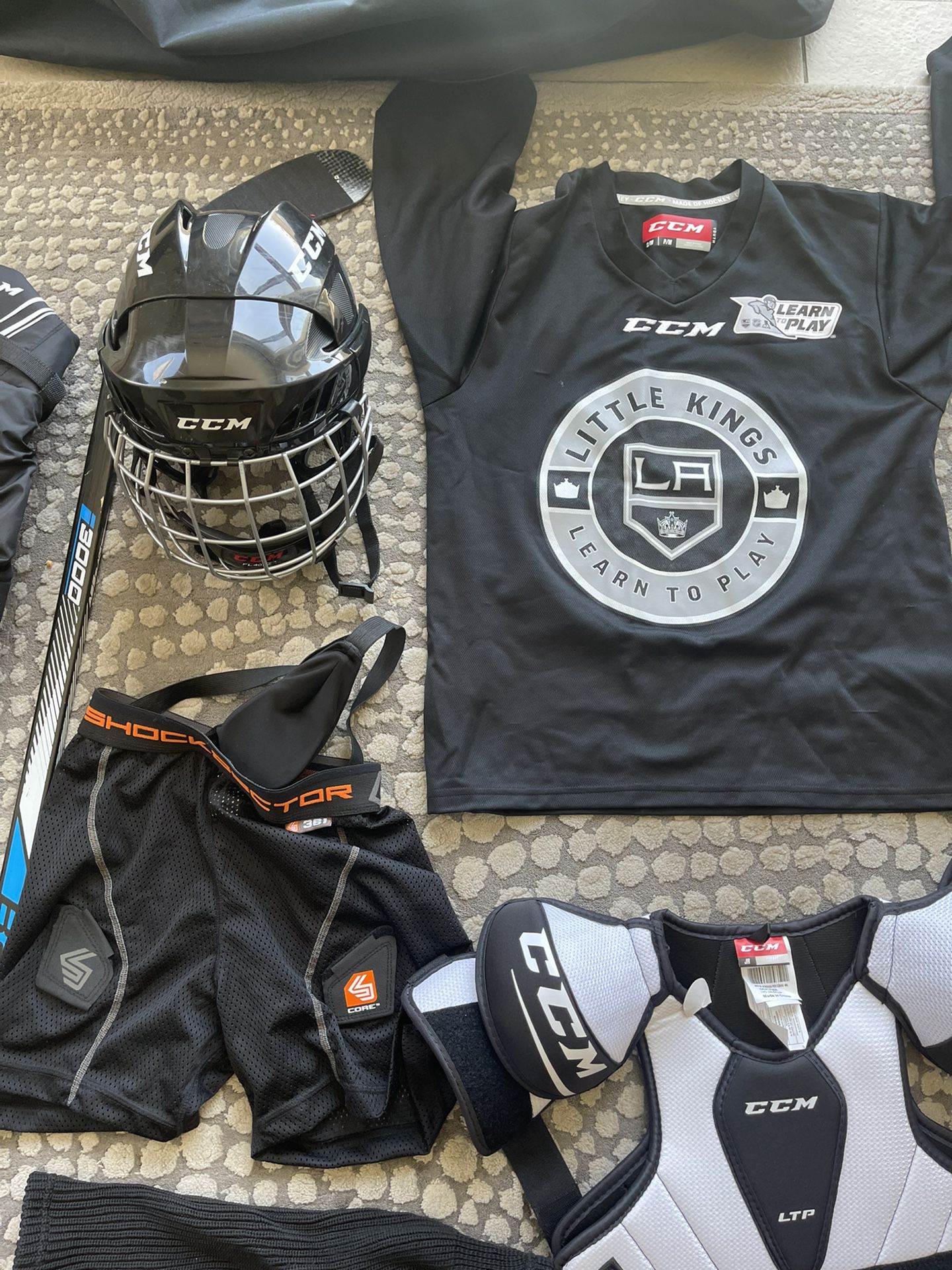 Boys Hockey Protective Gear Set Ice Skates LA Kings