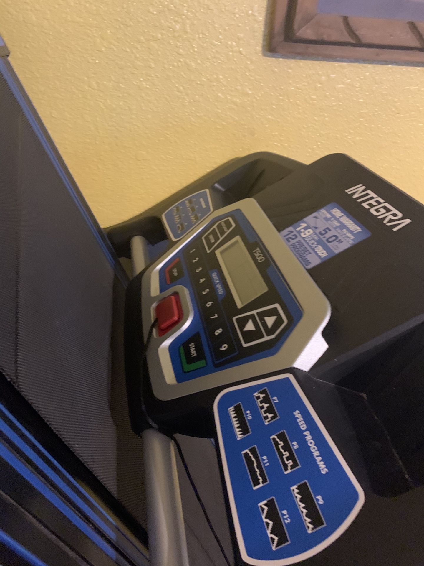 Integra fitness t500 folding treadmill for Sale in San Antonio, TX