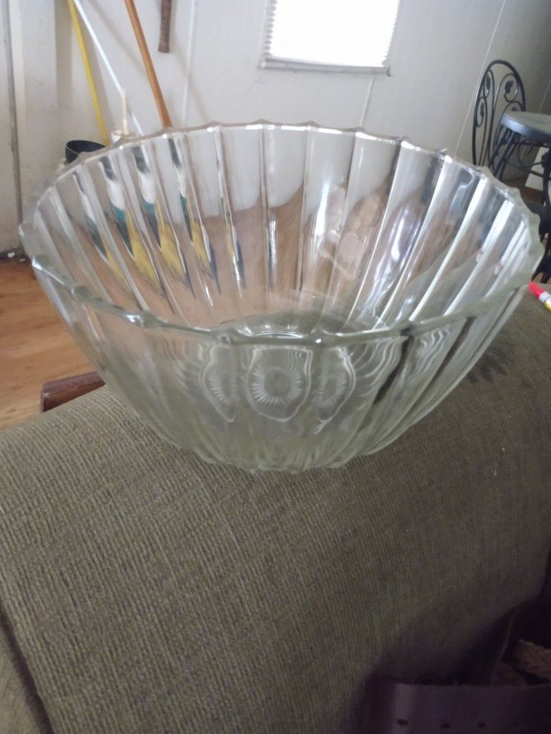 Vintage Crystal Bowl. W, 12 Cup Set  No Dents  Good Condi,,,Hablo Español 