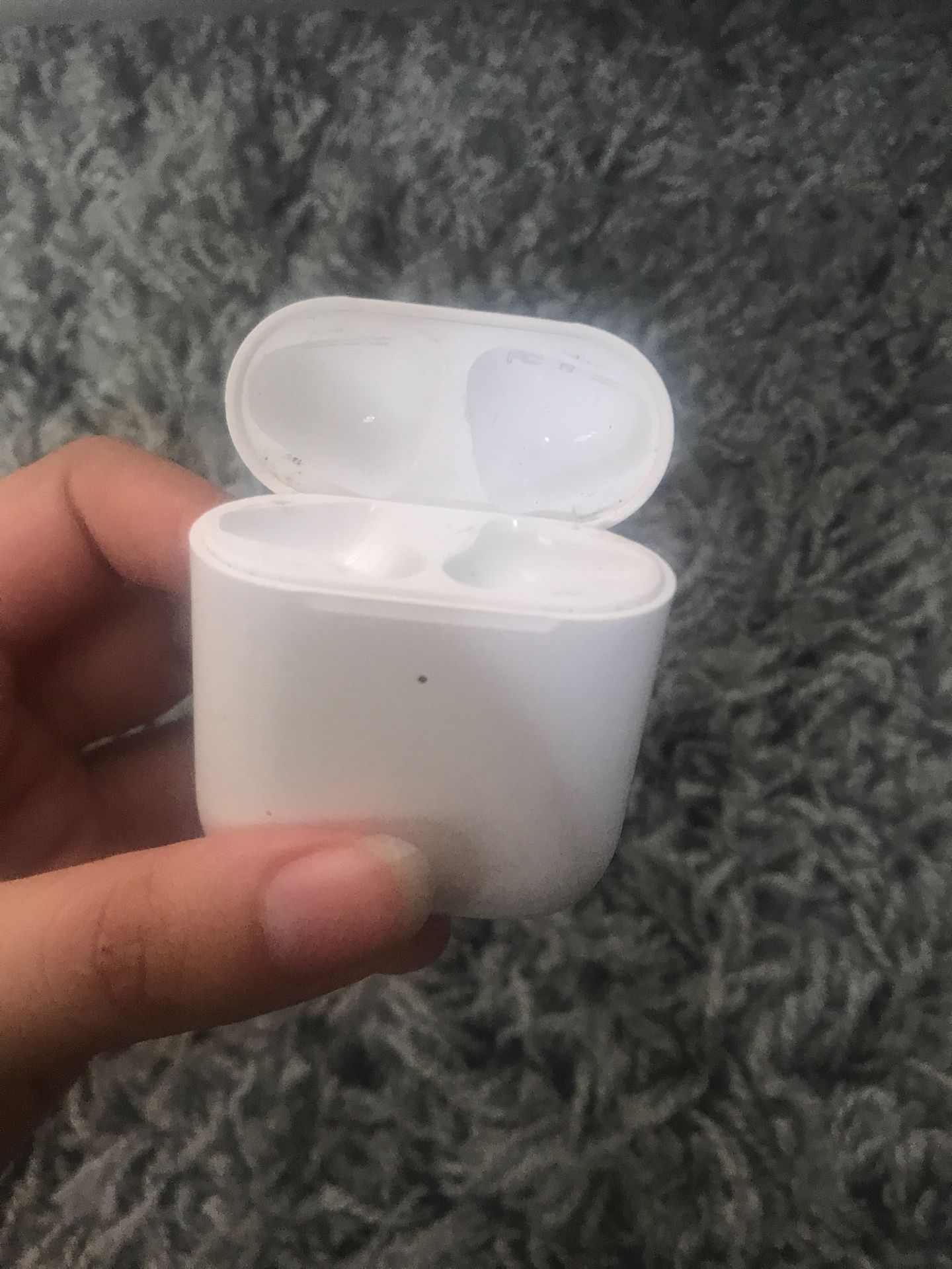 APPLE AirPods charging case 2nd gen