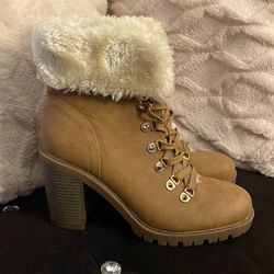 Guess Bootie Heels Size 9.5 Thumbnail