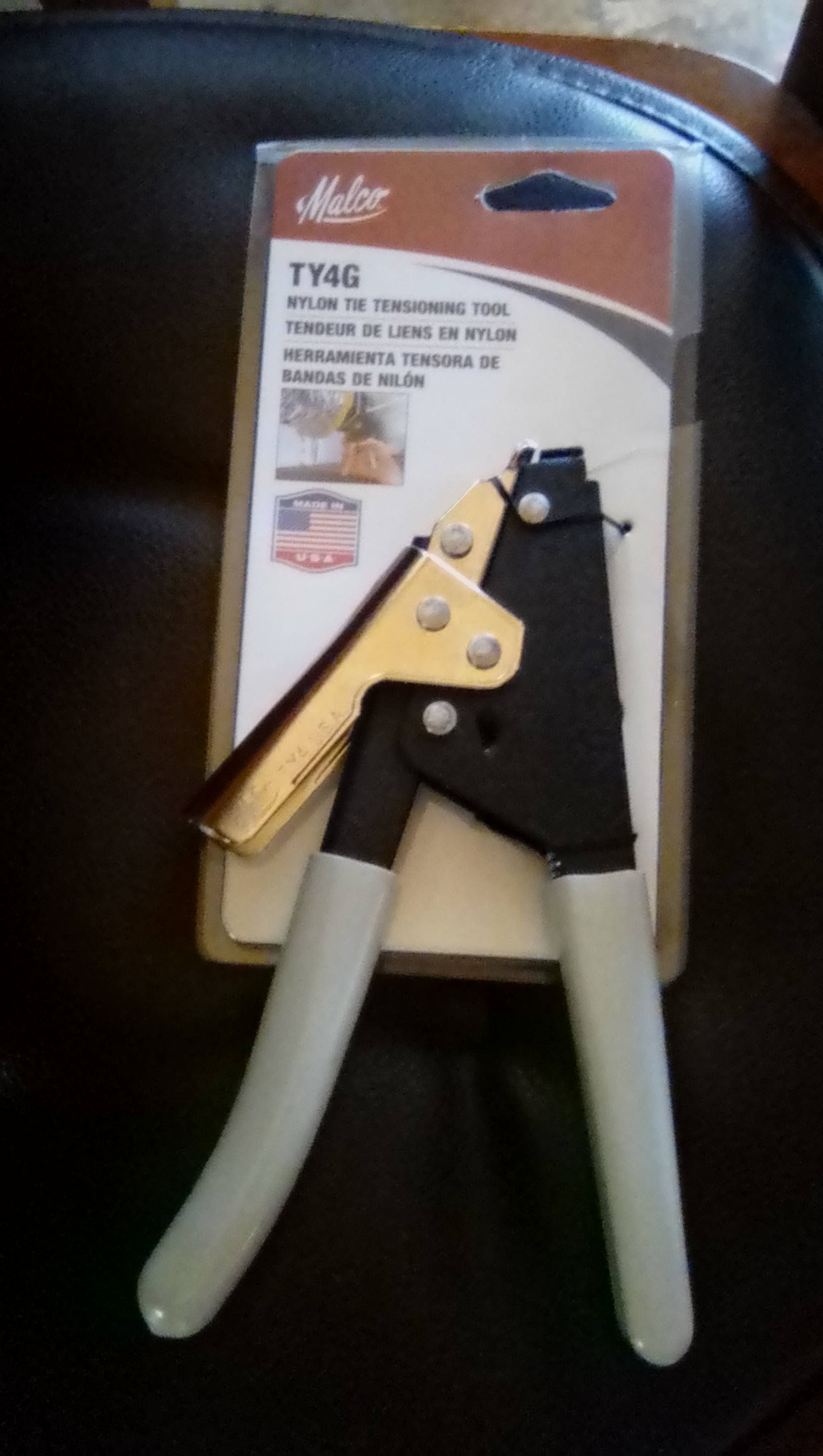 Nylon tie tensioning tool