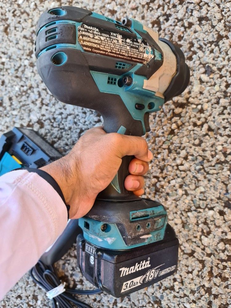 Makita 18-Volt LXT Lithium-Ion Brushless Cordless High Torque 1/2 in. Square Drive Impact Wrench w/ (1) Battery And Charger.