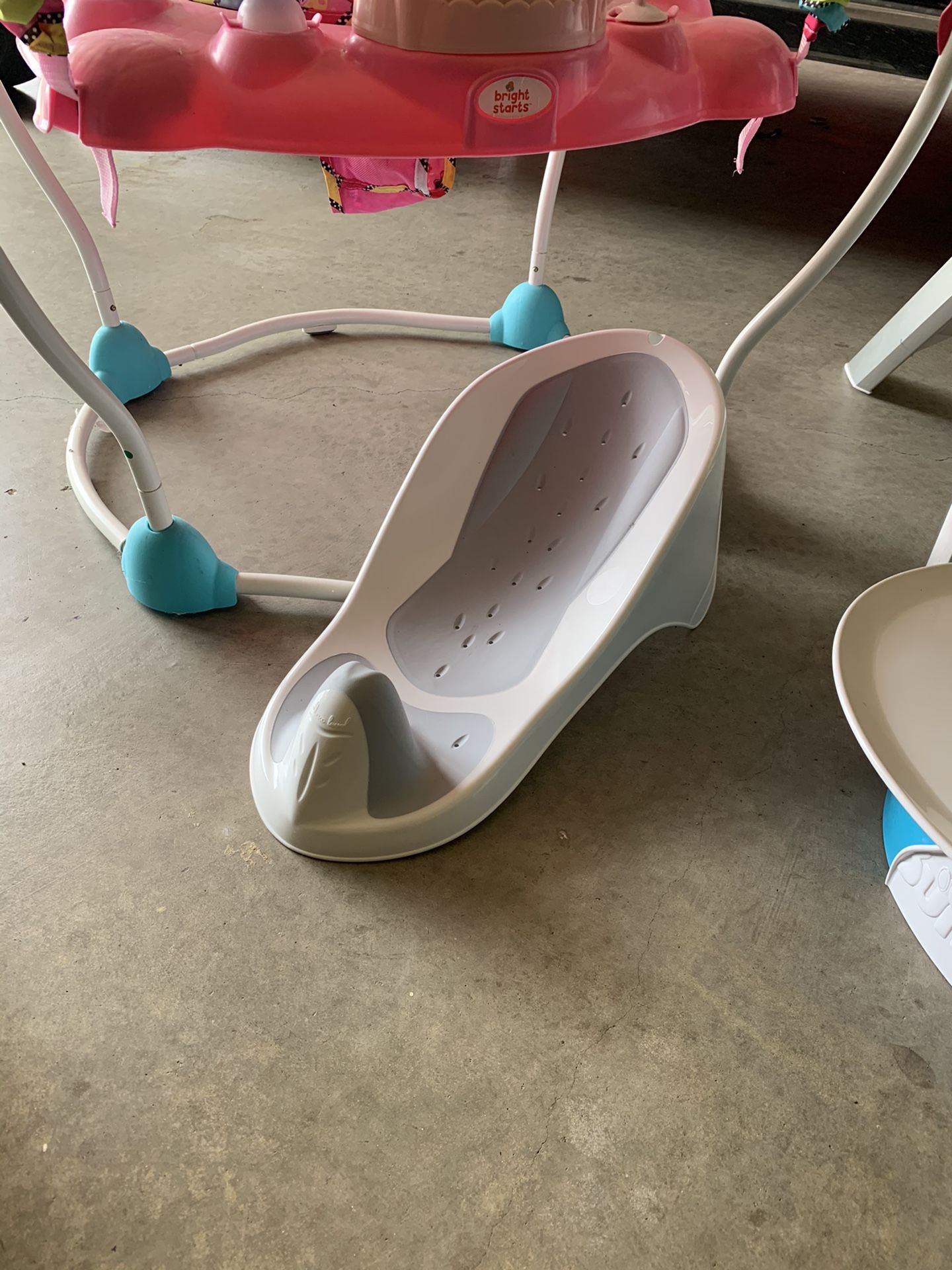 Baby jumper, formoms high chair, shower/bath lounger and a bumbo chair