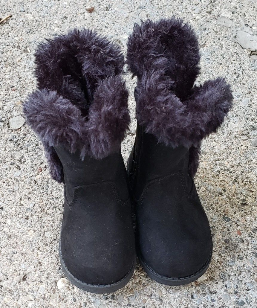 CAT & JACK TODDLER GIRLS BOOTS BLACK FAUX FUR LINED HAS A ZIPPER ON THE SIDE SIZE 5 USED LIKE NEW