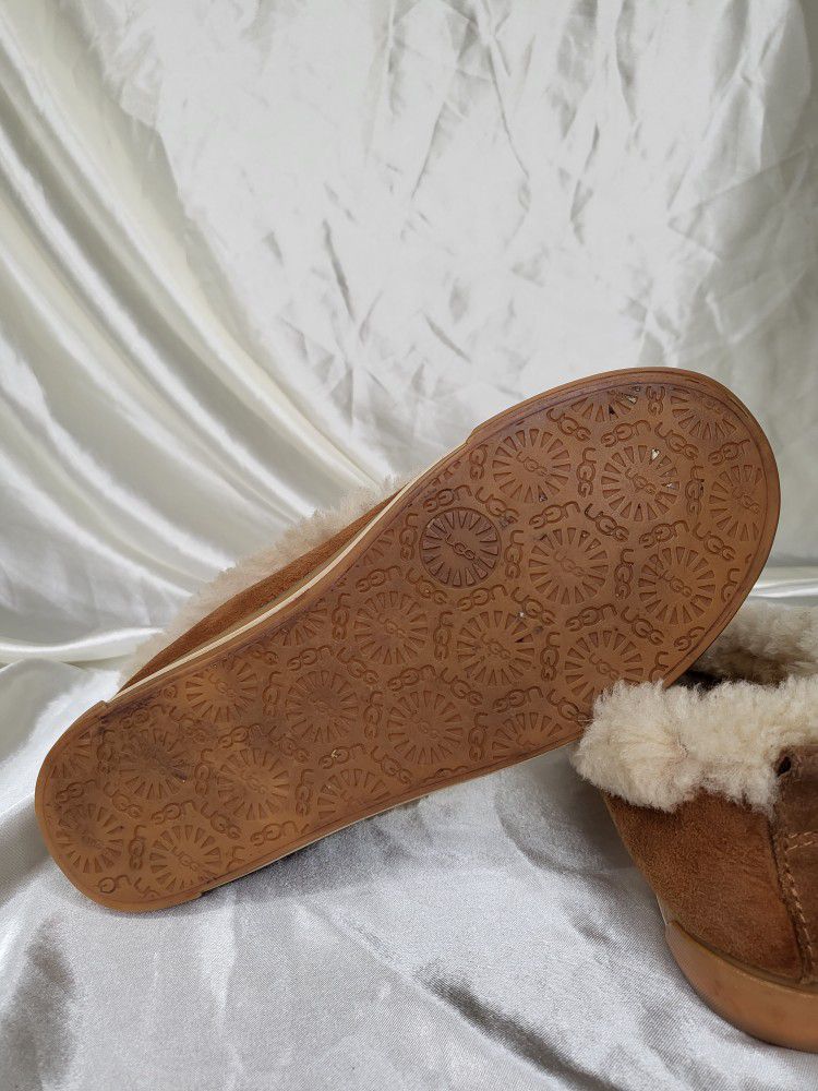 UGG Austalia Sheepskin Slippers / Women's Size 8