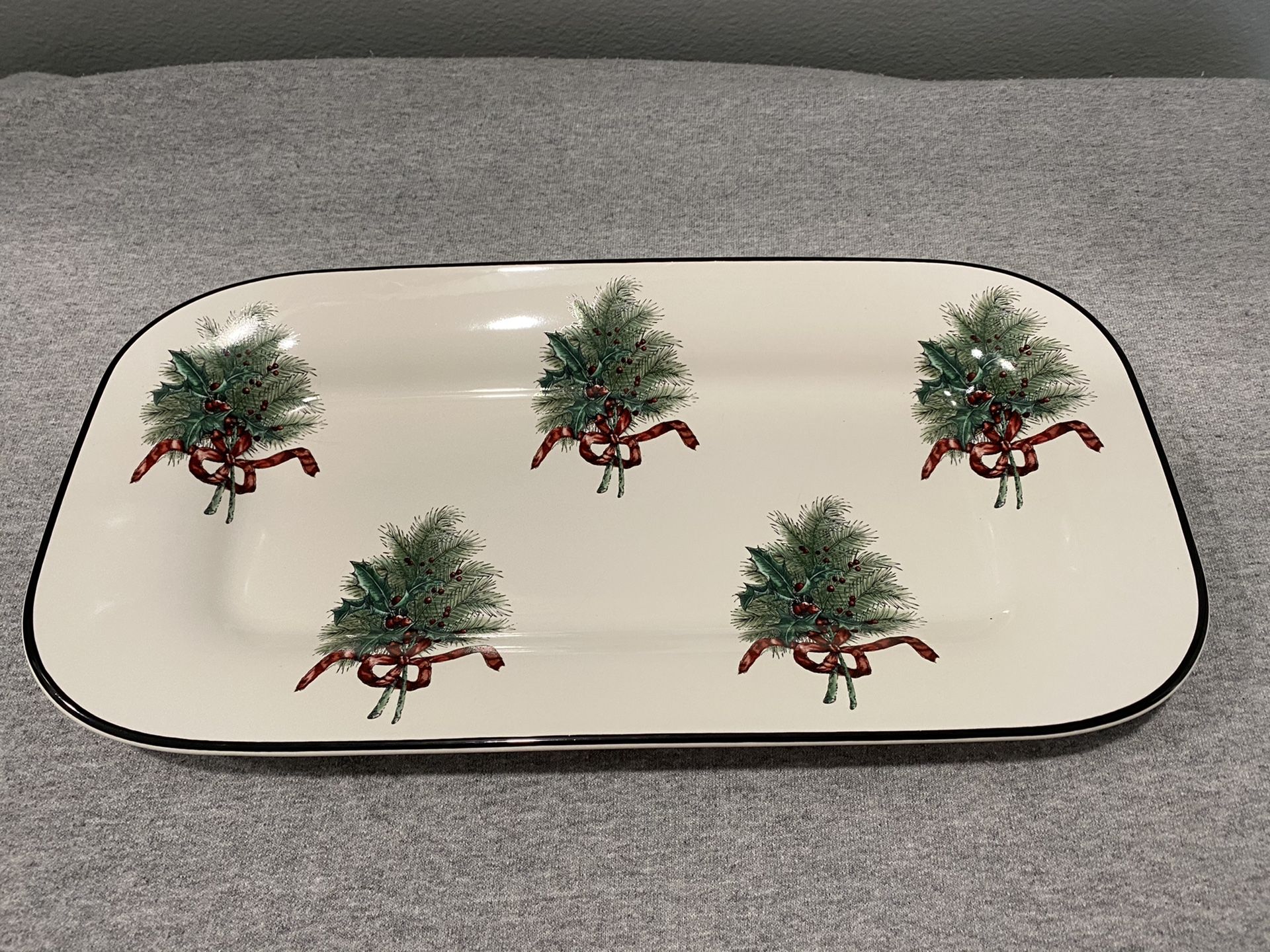 Pfaltzgraff Wreath Christmas bread plate