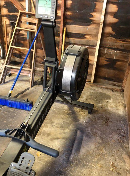 concept 2 rowing machine with pm5 monitor 
