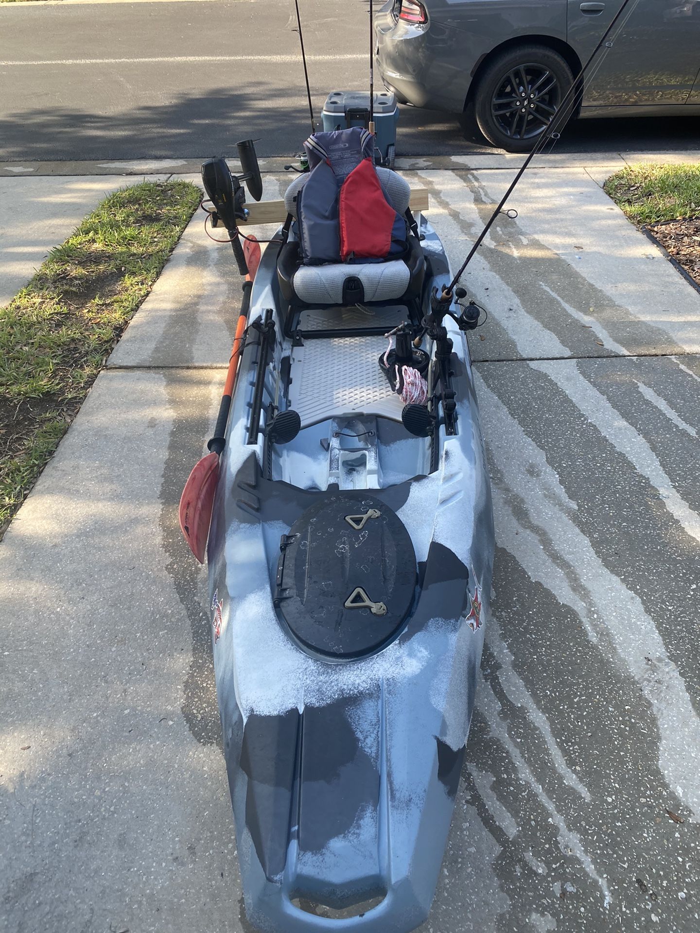 12 ft Field & Stream Shadow Caster Fishing Kayak With Trolling Motor