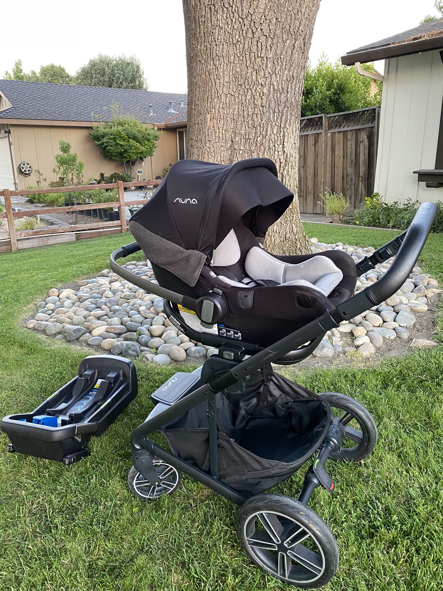 Nuna Mixx Stroller With Car Seat