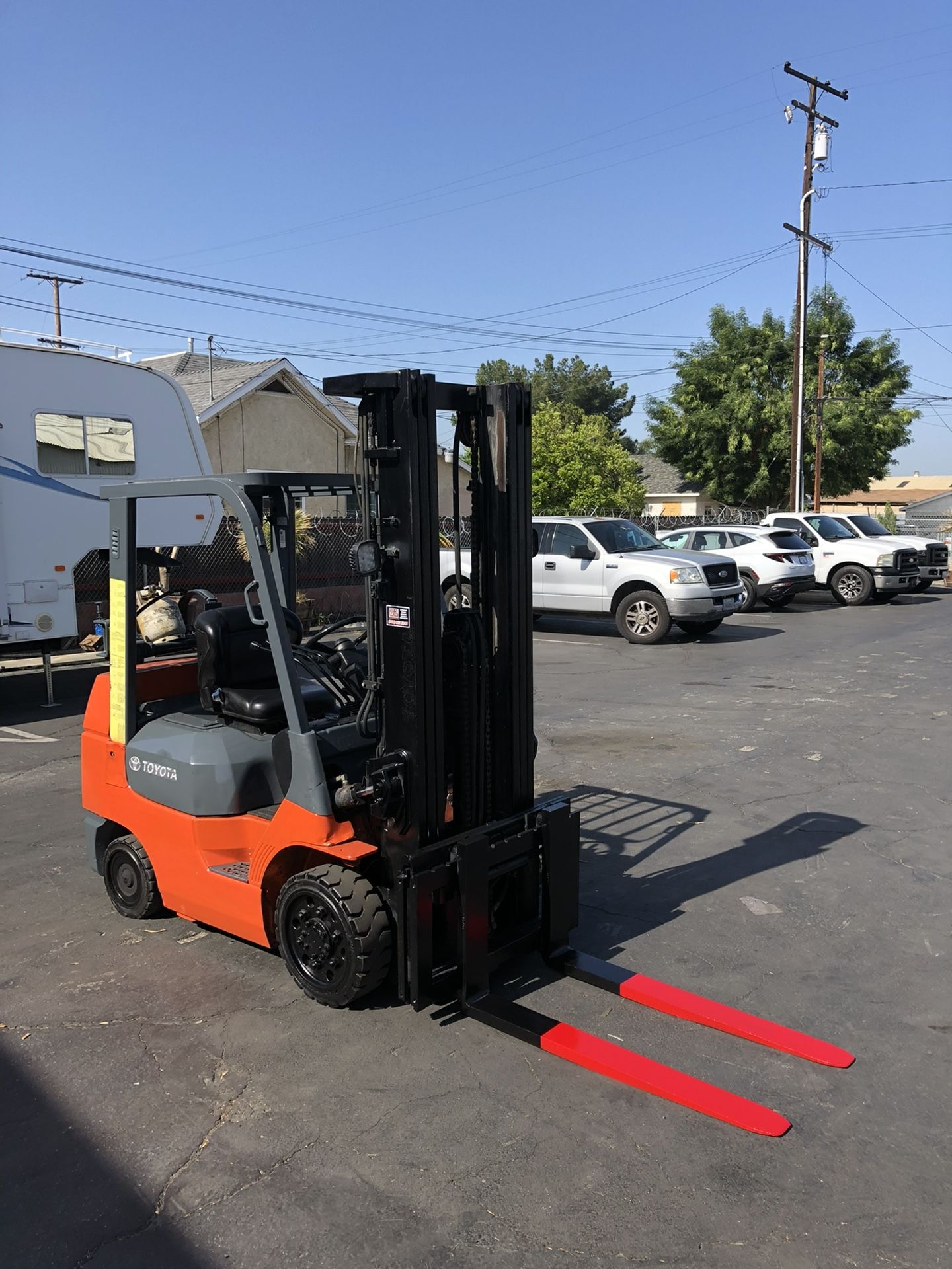 6,000 LB CAPACITY TOYOTA PROPANE FORKLIFT