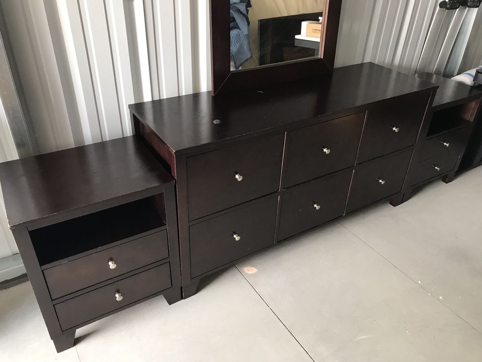 3 Piece bedroom set And Mirror