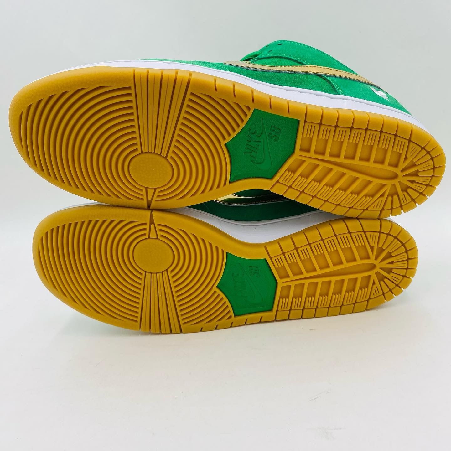 Nike SB Dunk Low Lucky Green St. Patricks Day Size 10.5