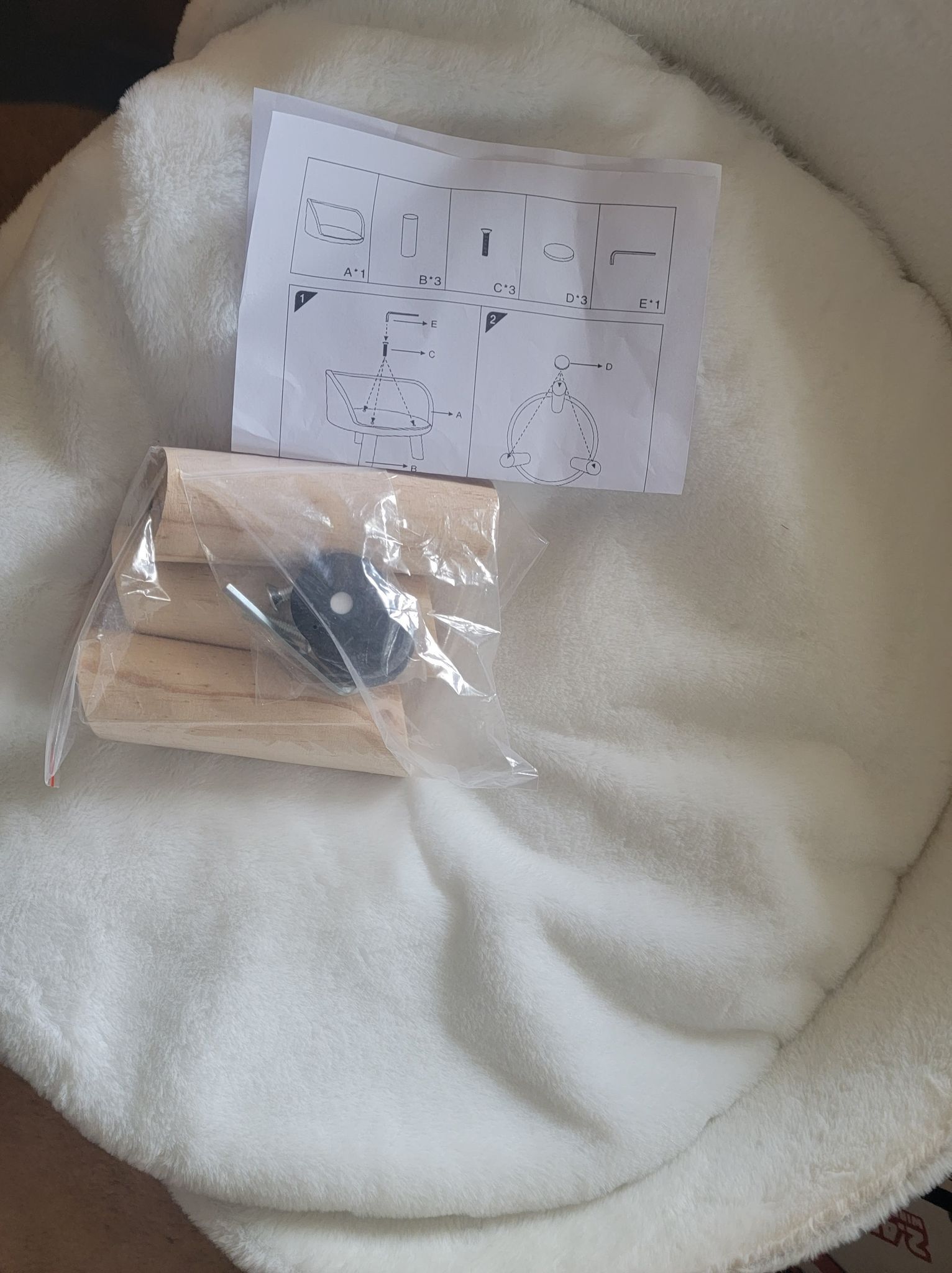 Brand new Great for cats or small dogs! Raised soft bed couch