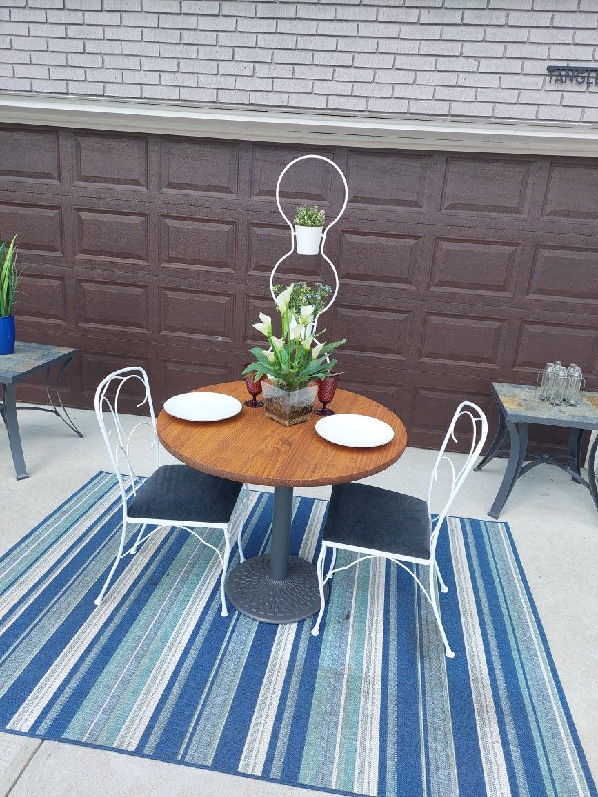 Dinette Table And Chairs