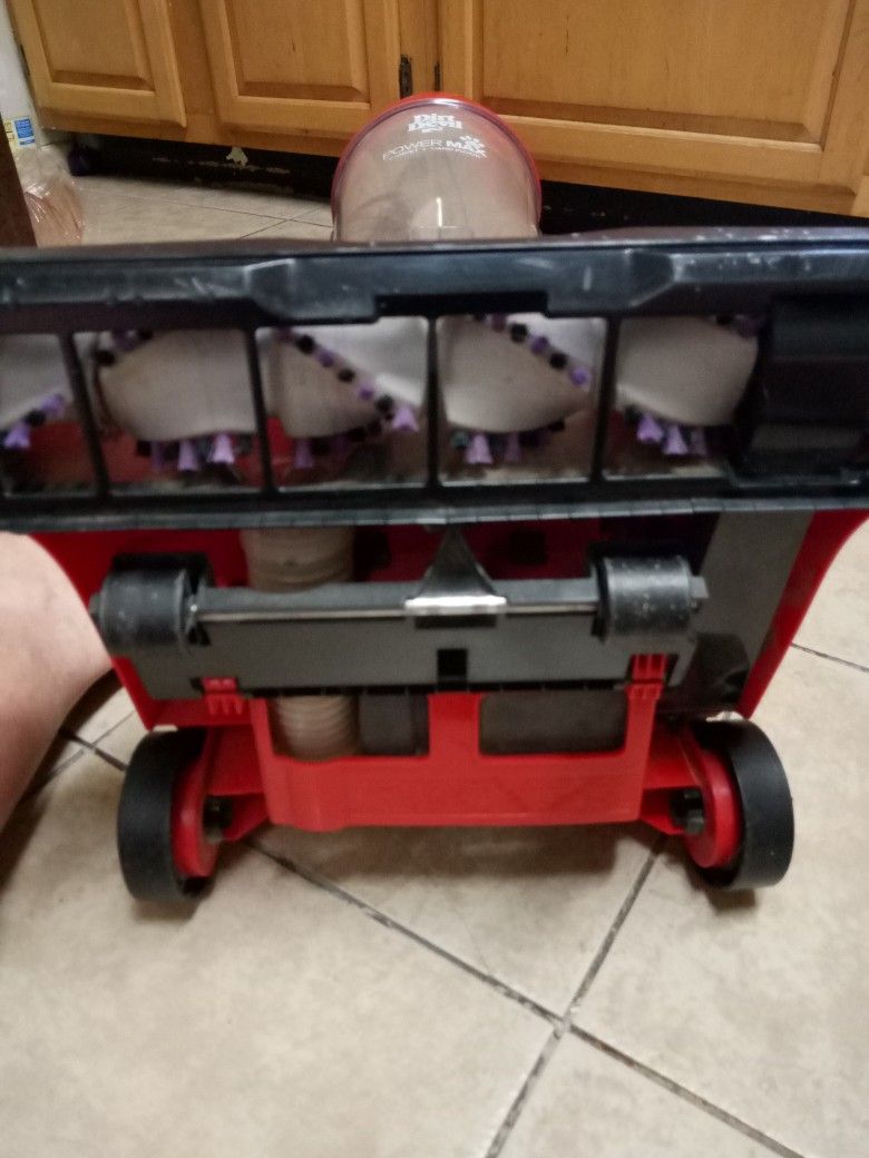 DIRT DEVIL UPRIGHT VACUUM