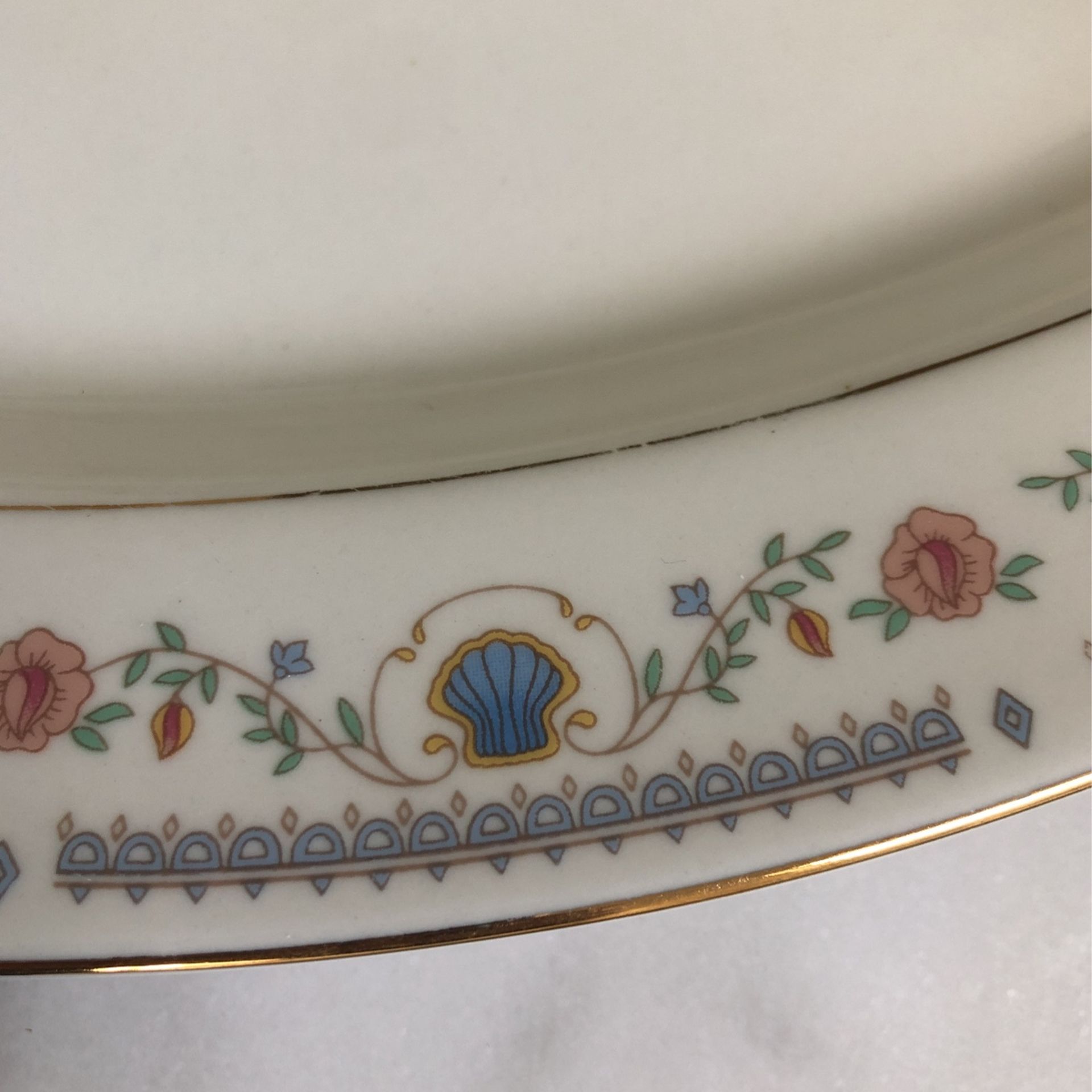 Tívoli China Dinnerware Ser #8305 (12 Person Set)