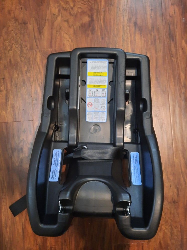 Graco FastAction Fold SE Travel System With SnugRide Infant Car Seat And Stroller