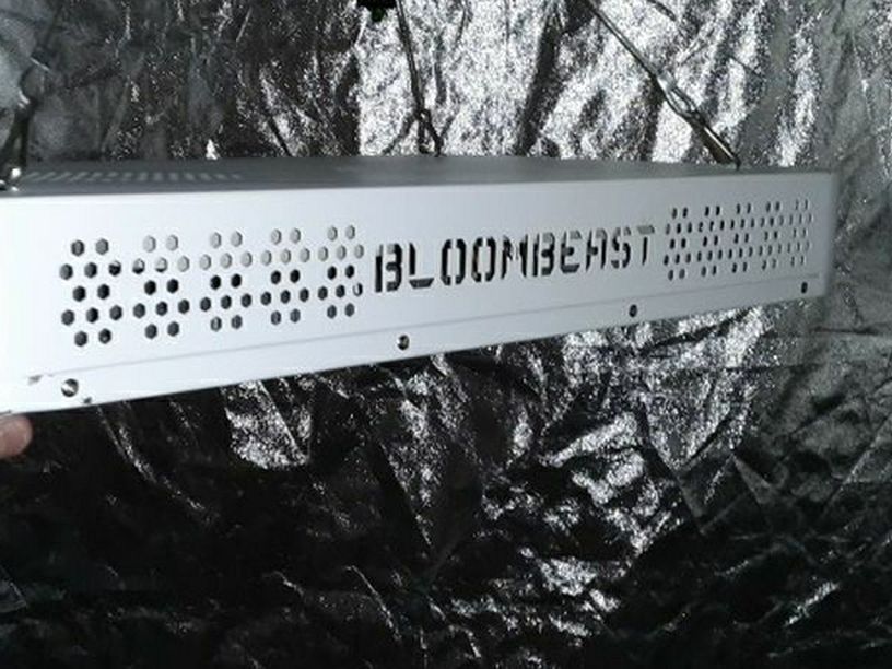 Bloomsbeast Indoor Grow Light 900 Watt ,veg Mode And Flower Mode Many Different Kids Of Lights Suited For Growing Paid $400 Asking $200 Branx New Pra