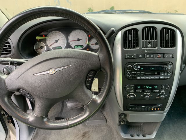 2006 Chrysler Town & Country