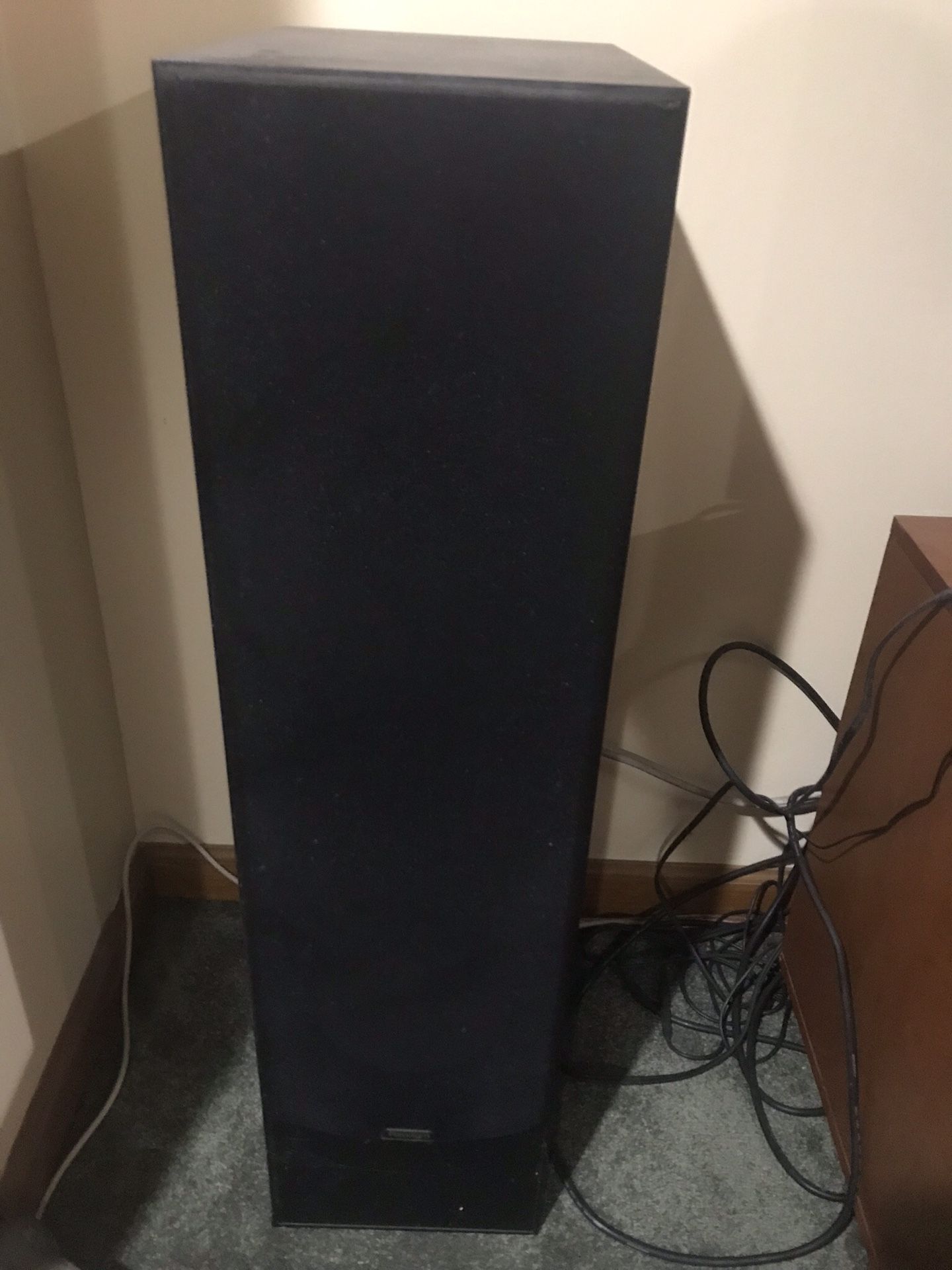 Onkyo 5.1 complete surround sound system five speakers 500 W powered sub