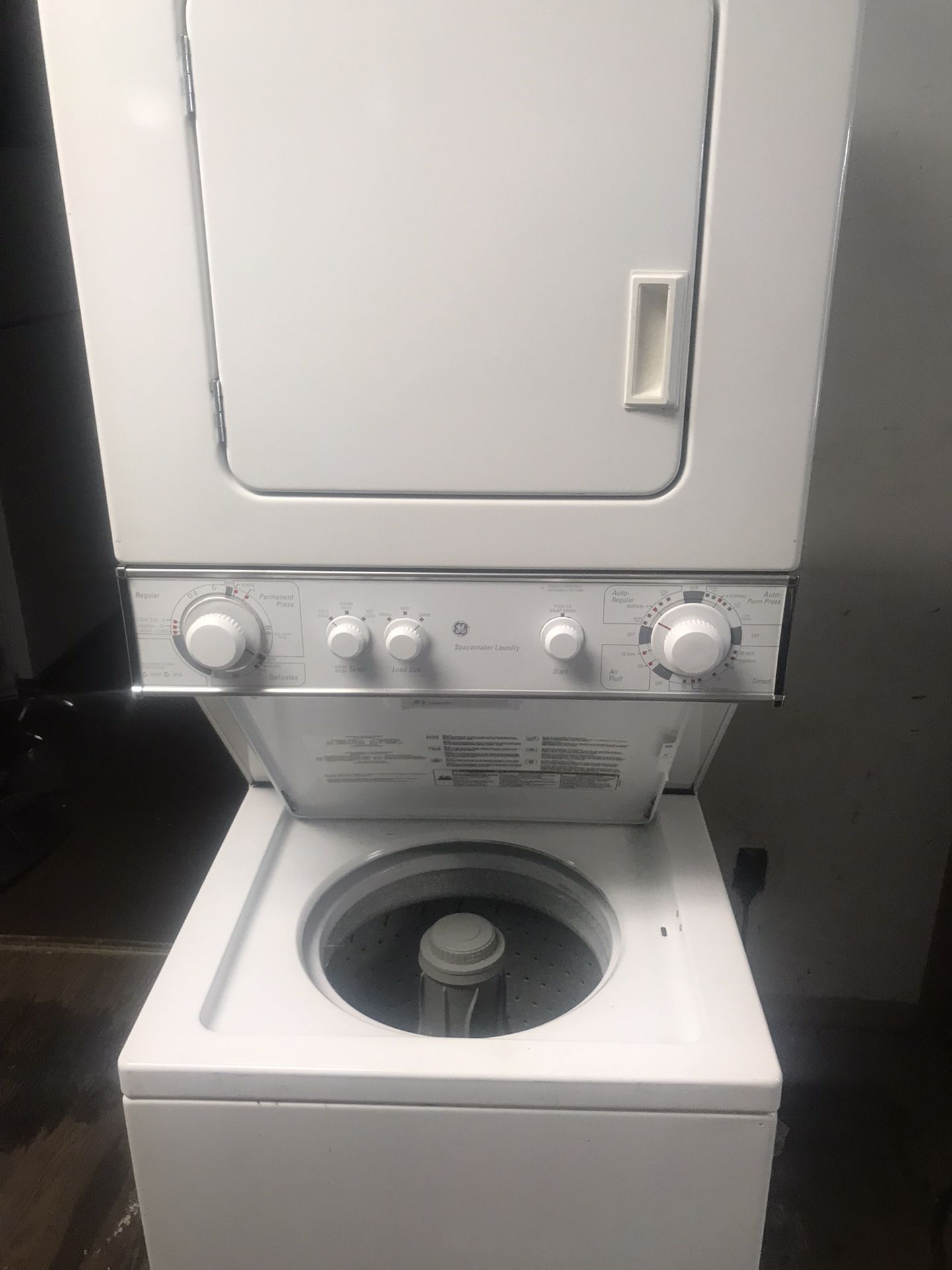 Apt Size Whirlpool 24 Inch Laundry Center Washer /Dryer gas